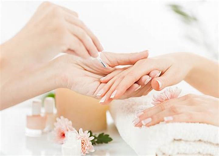 https://nailbartaunton.co.uk/wp-content/uploads/2022/08/manicure.jpeg